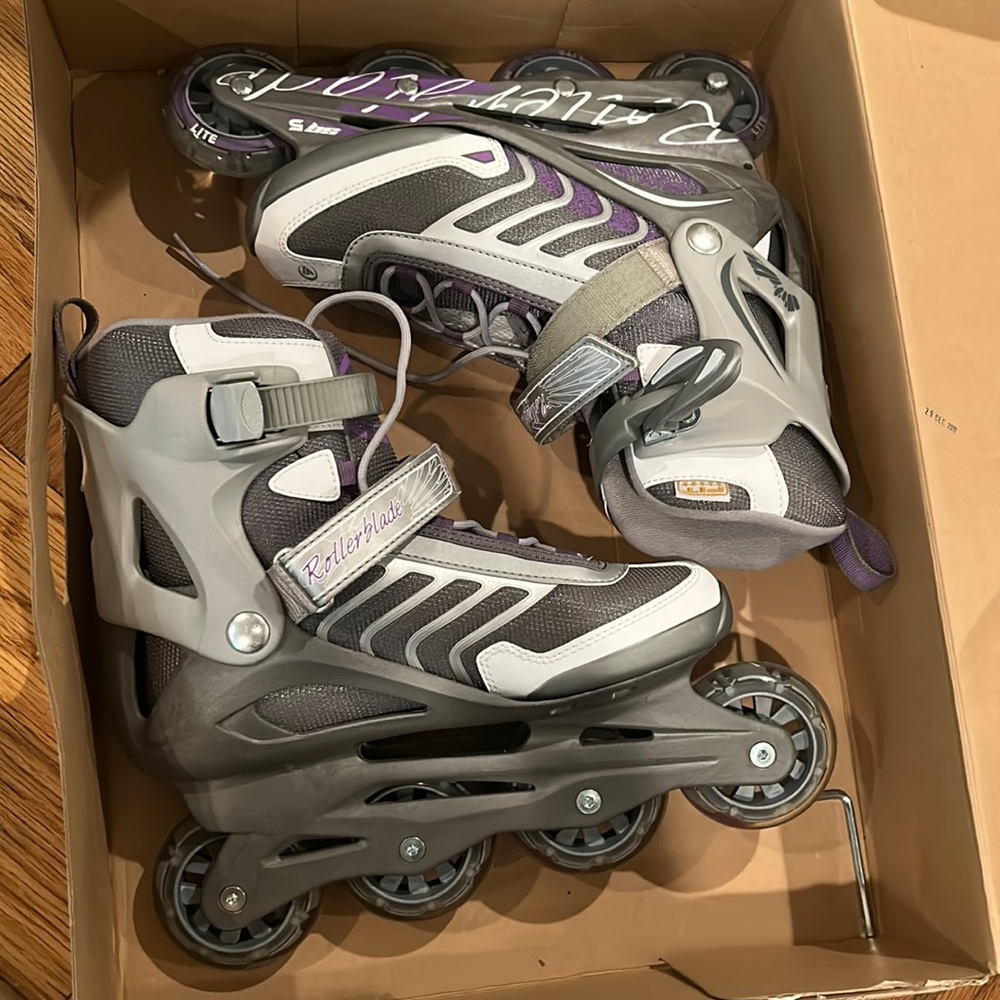 Women’s Roller Blades - gray/purple *NEW*